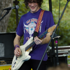 Andrew VanWyngarden, Музыкальный Портал α