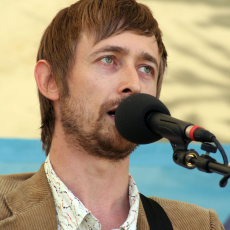 Neil Hannon, Музыкальный Портал α