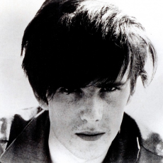 Stuart Sutcliffe, Музыкальный Портал α