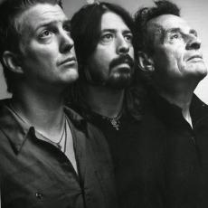 Them Crooked Vultures, Музыкальный Портал α