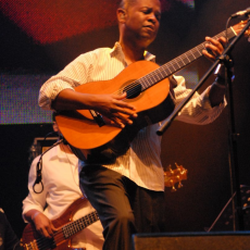 Earl Klugh, Музыкальный Портал α