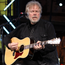 Randy Bachman, Музыкальный Портал α