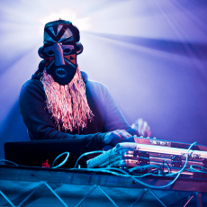 SBTRKT, Музыкальный Портал α